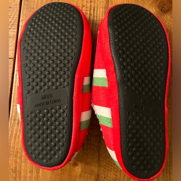 Grinch Slippers NWOT - Picture 3 of 8